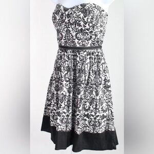 Trixxi Women’s Floral Strapless Dress